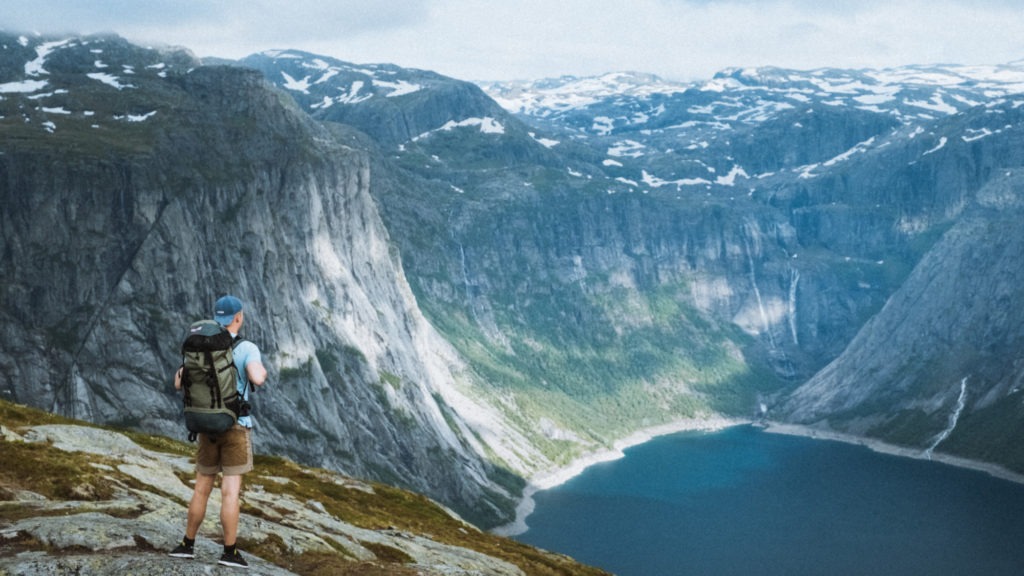 Surrounded by the snow mountain tops of Hardanger, Fjåk Chocolate is an unusual appearance in the local, traditional society.