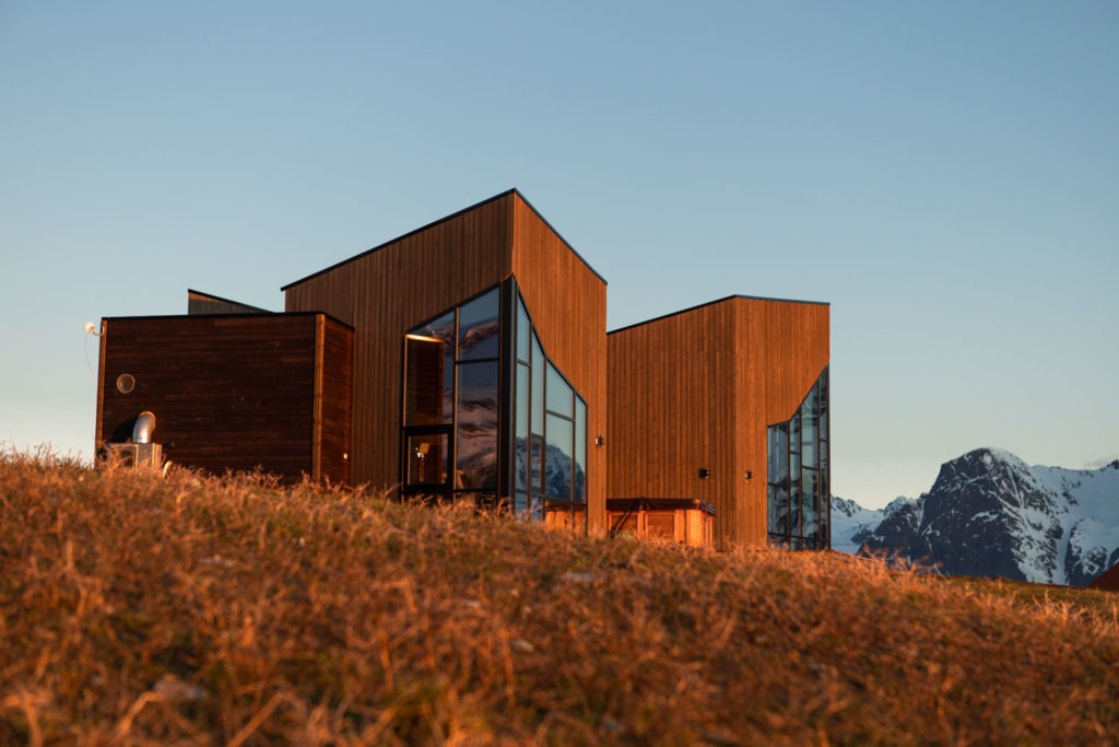 Restaurant Solvind on Spåkenes offers a great view of the Lyngen Alps.